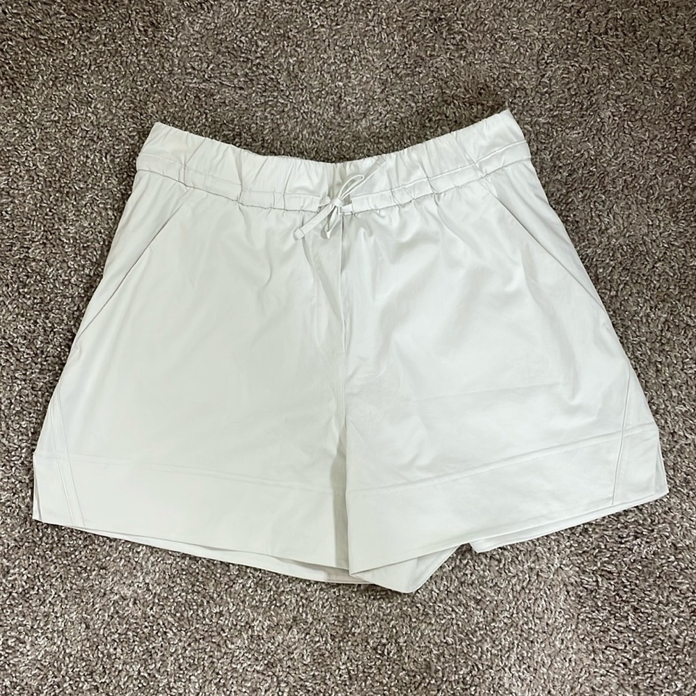 Cinchable Waist High-Rise Woven Short 3.5"